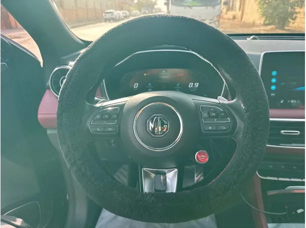 Car image 17