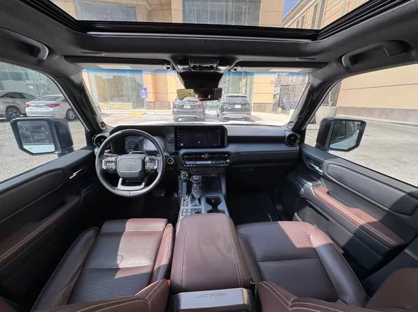 Car image 17