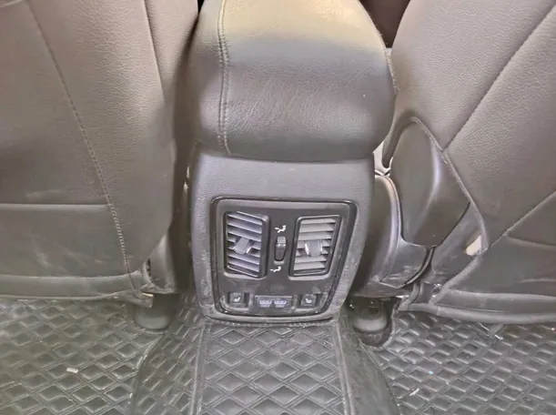 Car image 37