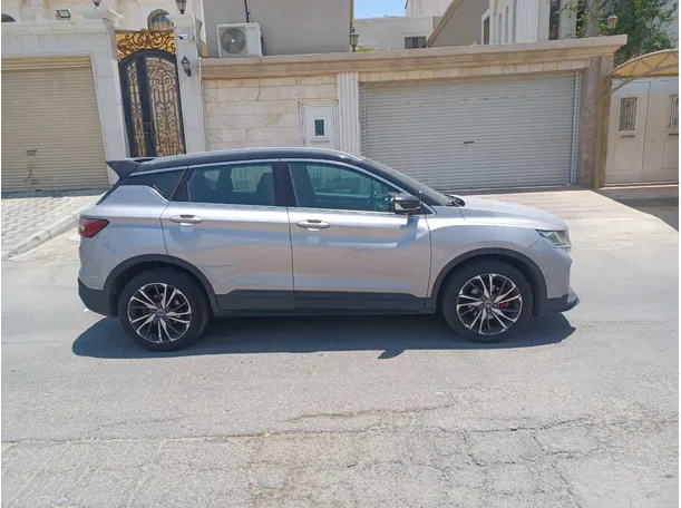 Car image 4