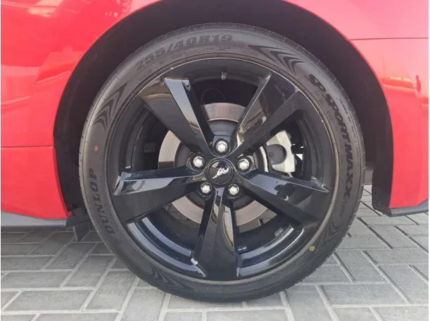 Car image 9