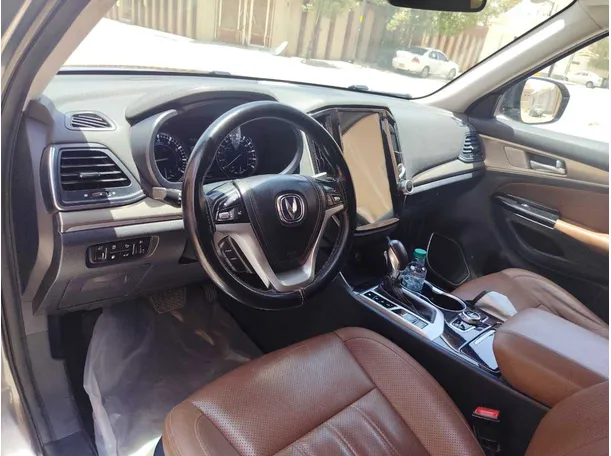 Car image 13