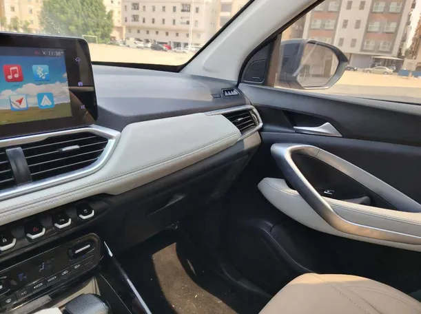 Car image 18