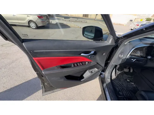 Car image 9