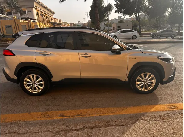 Car image 4
