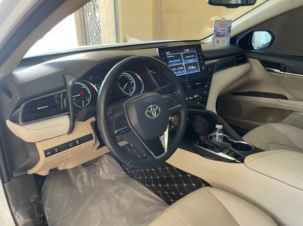 Car image 11