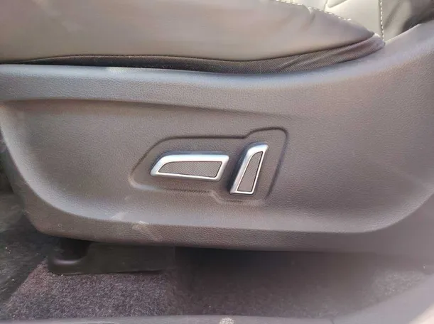 Car image 27