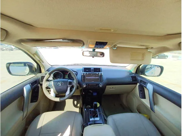Car image 13