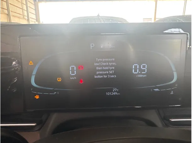 Car image 9