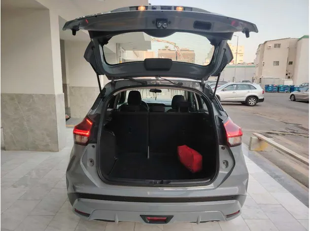 Car image 34
