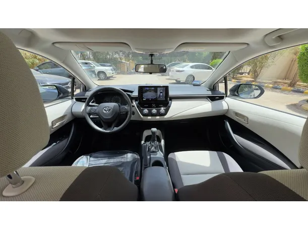Car image 14