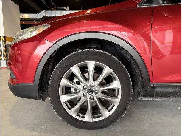 Car image 9