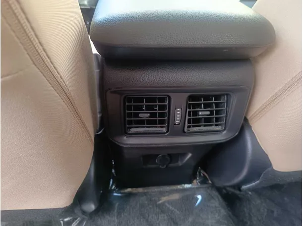 Car image 29