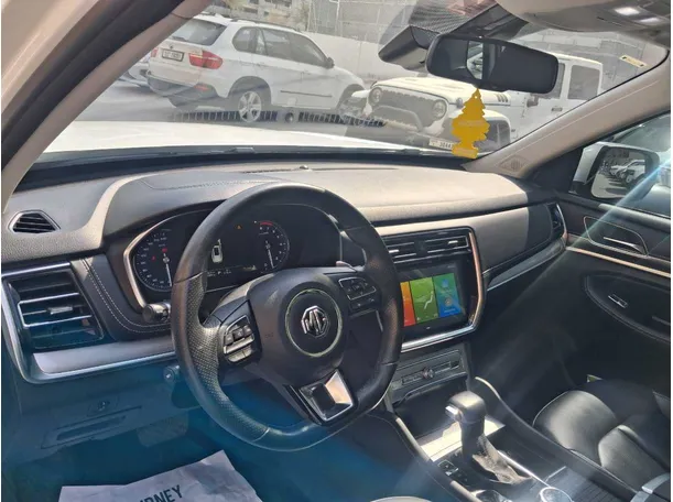 Car image 11