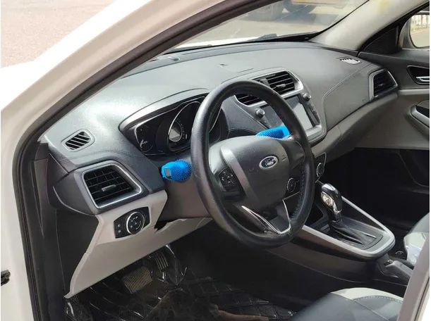 Car image 13