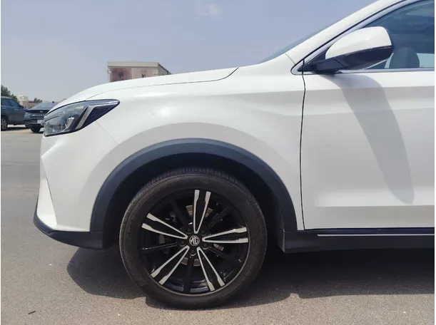 Car image 9