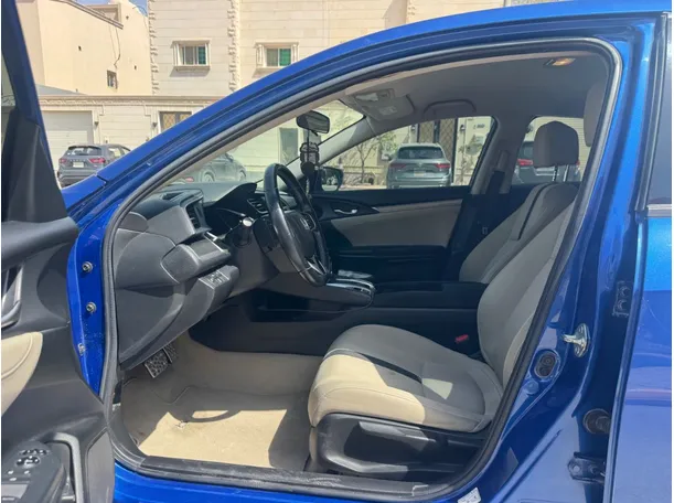 Car image 11