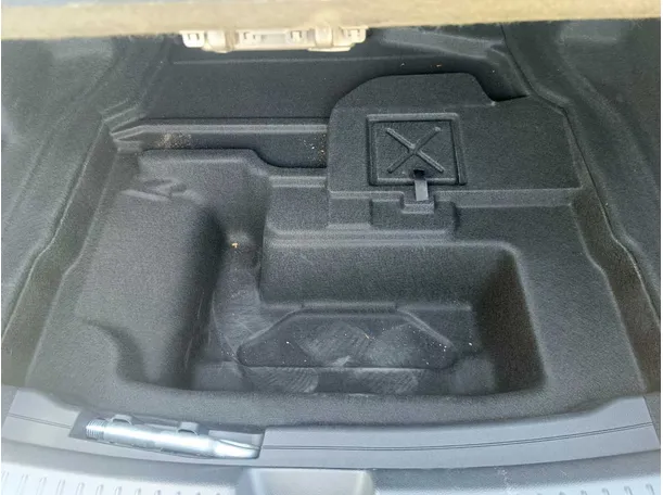Car image 37
