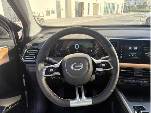 Car image 14