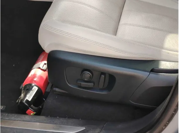 Car image 28