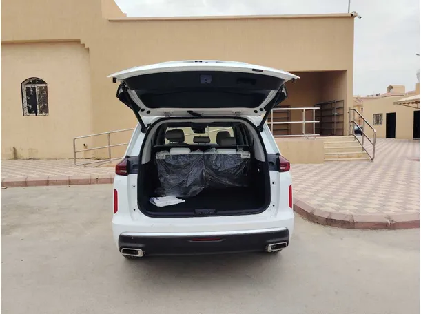 Car image 25