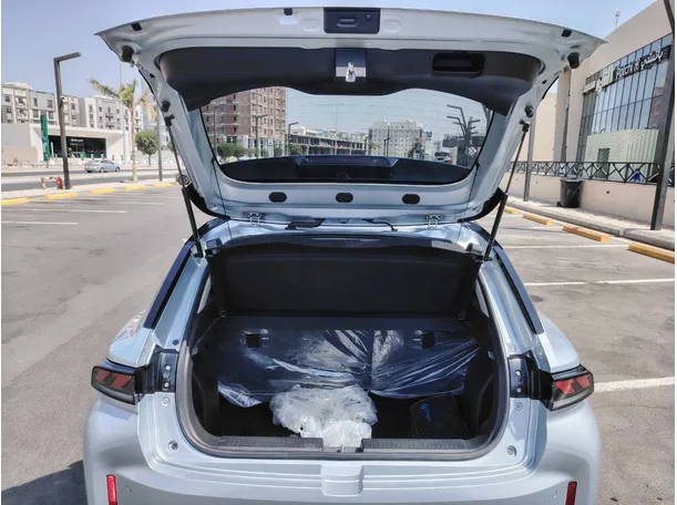 Car image 24