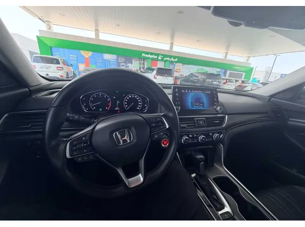 Car image 13