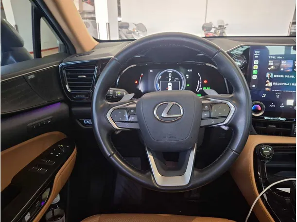 Car image 17