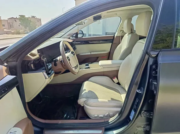 Car image 14