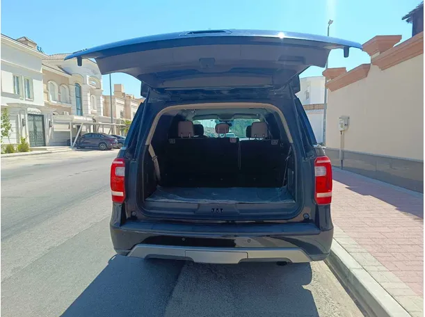 Car image 29