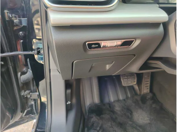 Car image 38