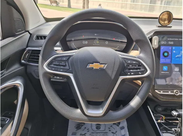 Car image 19