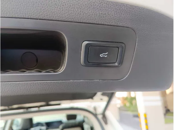 Car image 32