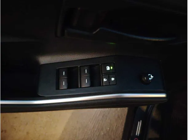 Car image 36