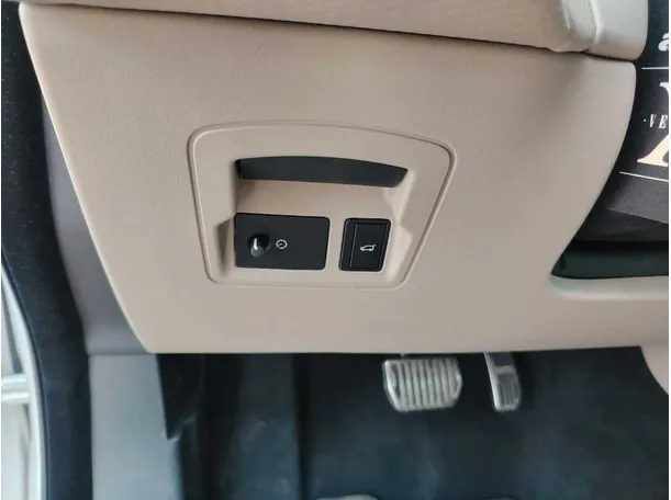 Car image 44