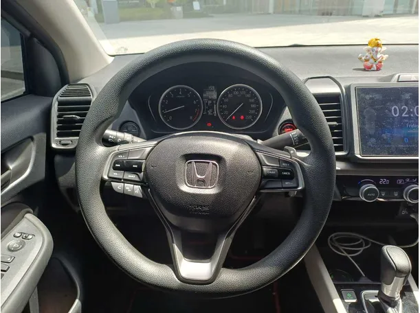 Car image 14
