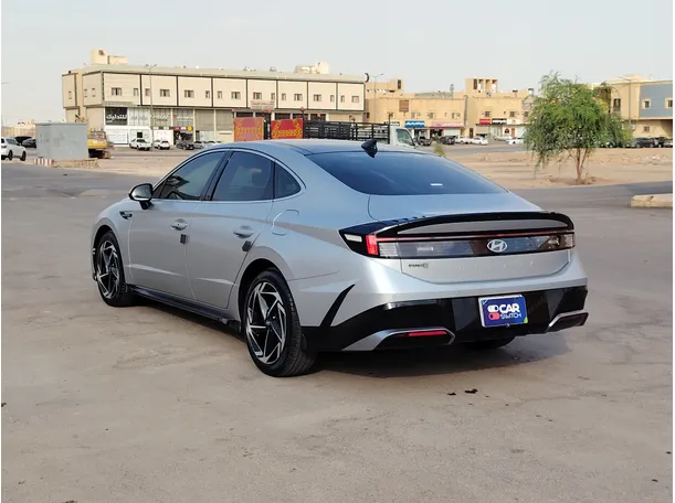 Car image 7