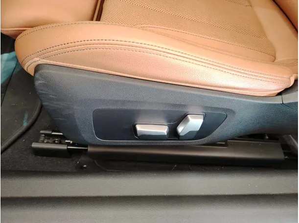 Car image 28