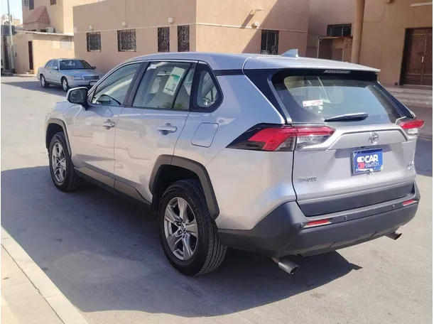 Car image 7
