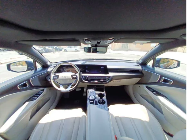 Car image 13