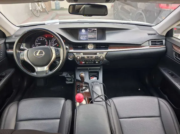 Car image 15