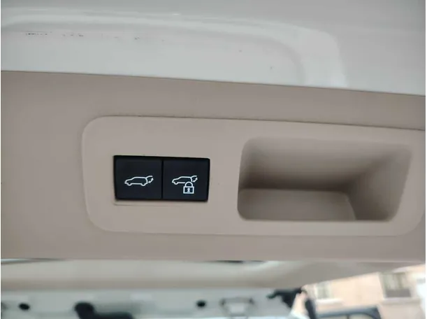 Car image 37