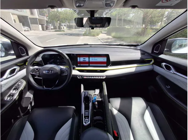Car image 15
