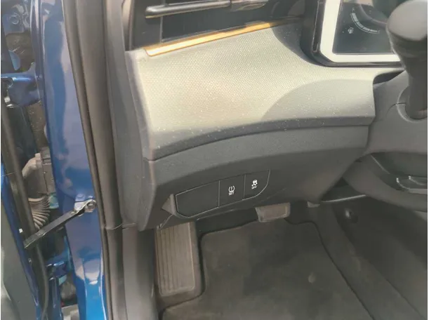 Car image 32