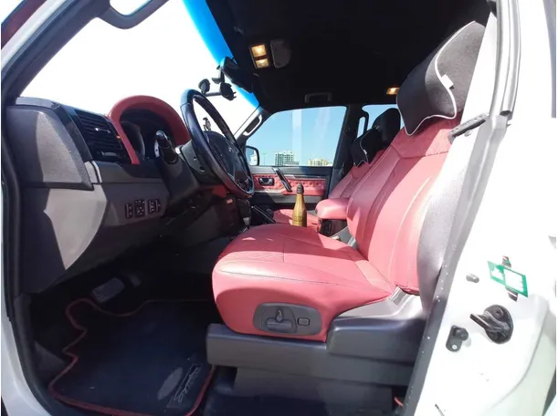 Car image 16