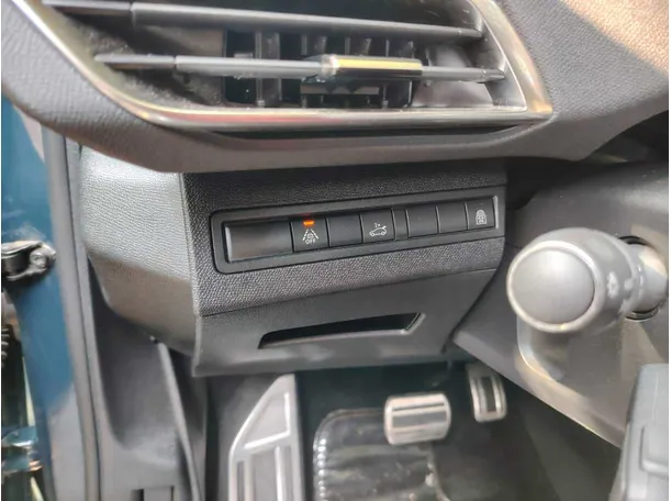 Car image 35