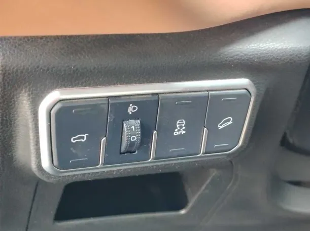 Car image 29