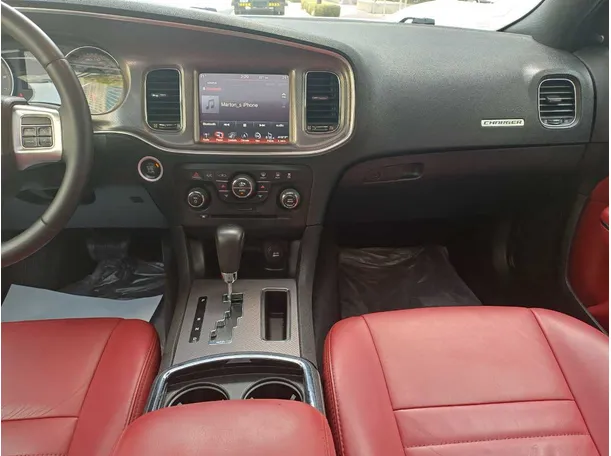 Car image 16