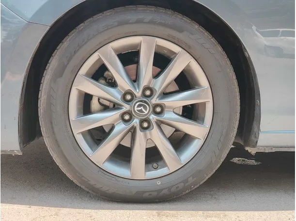 Car image 10