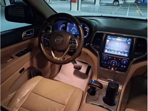 Car image 23